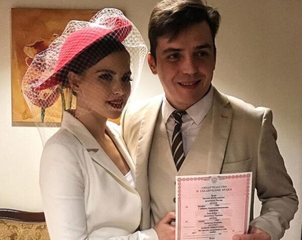 Экс-участники «Дом-2» Александра Артёмова и Евгений Кузин официально стали мужем и женой