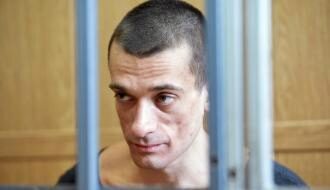 Французский суд продлил Павленскому арест