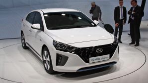Гибридный Hyundai Ioniq признан «Лучшим женским автомобилем 2017 года»
