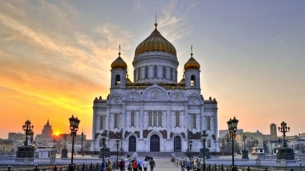Храм Христа Спасителя в Москве "заминирован" неизвестным абонентом