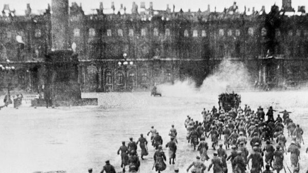 Историки: в обществе нет единого мнения об Октябрьской революции