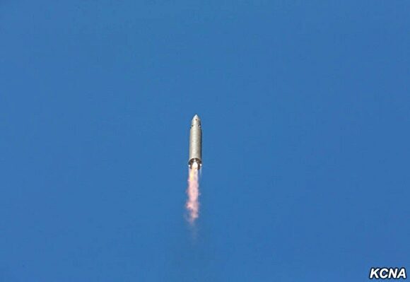 КНДР провела новые испытания баллистической ракеты