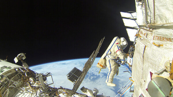 Космонавты на МКС начали работать в выходные дни