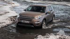 Кроссовер Land Rover Discovery Sport подготовили к русской зиме