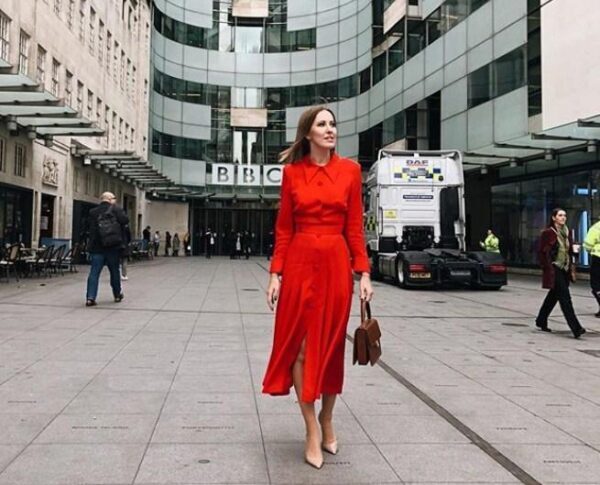 Ксения Собчак вышла в Лондоне в свет в ярко-красном платье