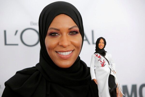 Куклу Барби впервые официально облачили в хиджаб