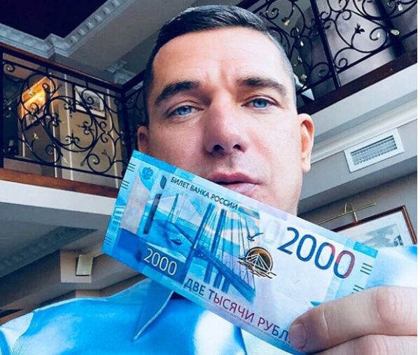 Курбан Омаров назвал себя банкротом и попросил хейтеров пополнить ему мобильный счет
