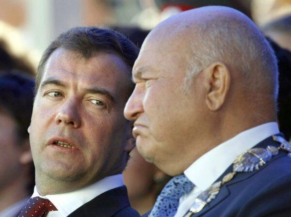 Лужков связал отказ поддержать второй срок Медведева со своей отставкой
