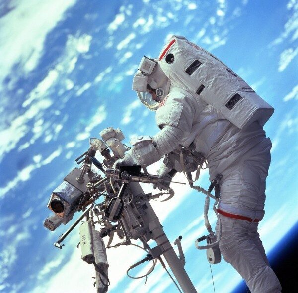 Мантуров: Роскосмос подготовит первого эмиратского космонавта