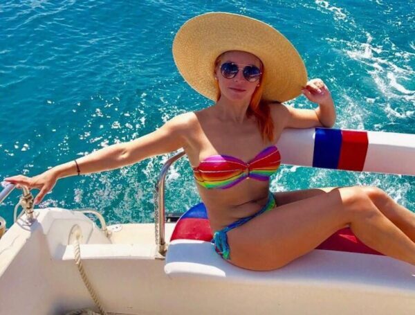Марина Анисина устроила «горячие» танцы на яхте во время отдыха в Греции