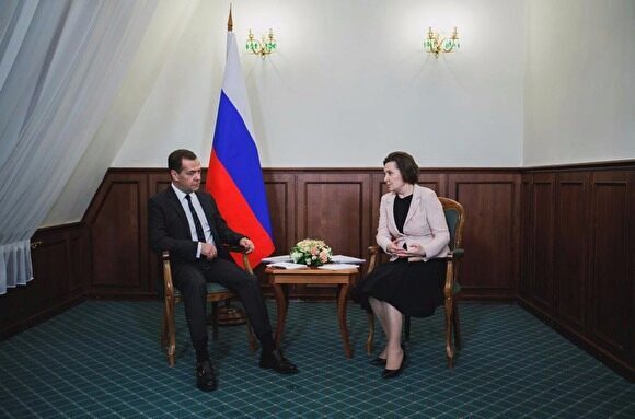 Медведев прибыл в столицу ХМАО и провел закрытую встречу с губернатором