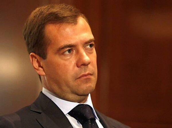 Медведев рассказал про пособие по рождению ребенка