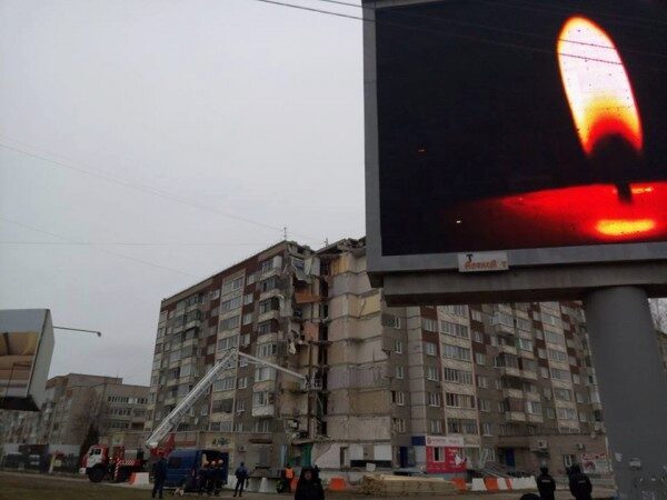 Местные власти Ижевска организовали похороны погибших при обрушении дома