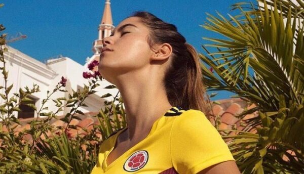 Мисс Вселенная-2014 представила форму женской сборной Колумбии вместо футболисток