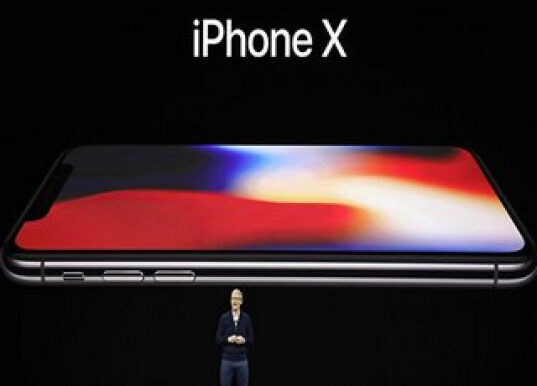 Москвичи за дни дня до сначала продаж начали занимать очередь за новым iPhone X