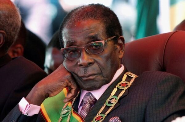Мугабе, как ожидается, передаст власть в Зимбабве переходному руководству