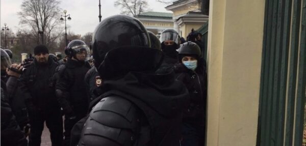 На акции в Москве задержали более 200 человек