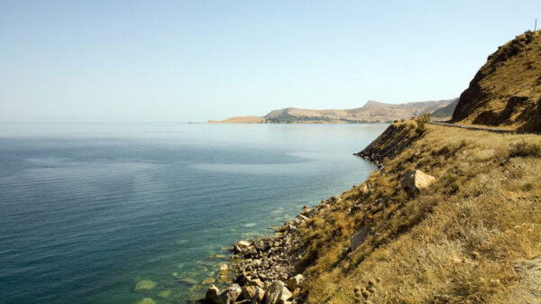 На дне озера в Турции отыскали крепость, построенную до нашей эры