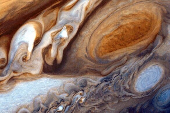 NASA опубликовало в Сети красочные снимки Юпитера с зонда Juno