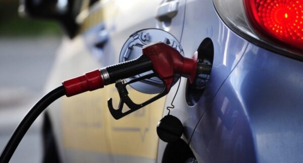 На украинских АЗС рекордно подскочили цены на бензин А-95