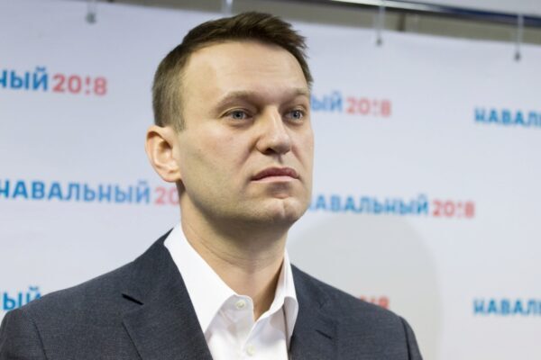 Навальный подаст в суд на Владимира Путина