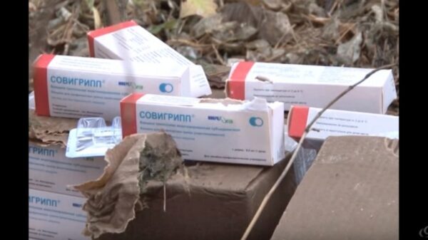 Неизвестные выбросили три коробка с новыми вакцинами от гриппа (видео)