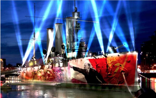 Нижегородские живописцы устроили световое шоу на крейсере «Аврора» в Петербурге