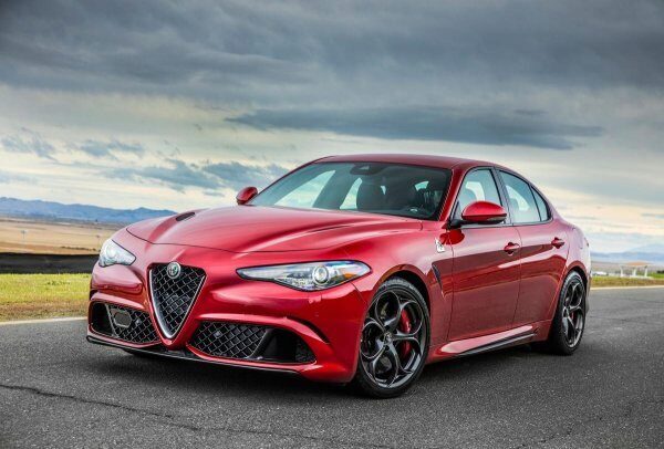 Новый седан Alfa Romeo Giulia могут обустроить 350-сильным мотором
