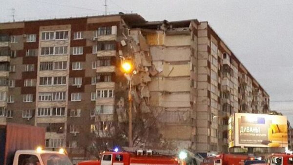Опубликовано видео момента обрушения жилого дома в Ижевске
