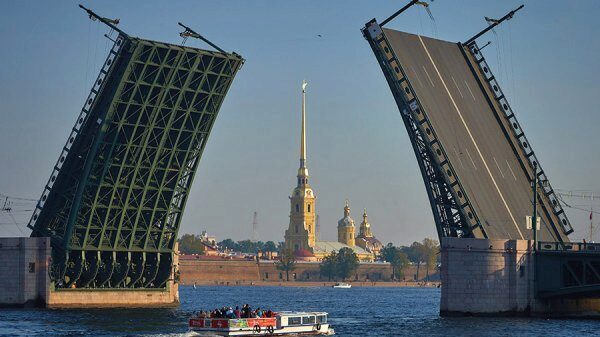 Петербург завоевал звание самого читающего города России