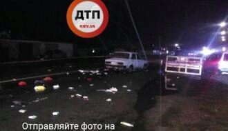 Под Киевом водитель легковушки сбил трех пешеходов и скрылся