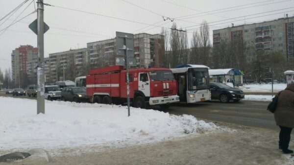 Подозрительный предмет нашли в пассажирском автобусе в Липецке