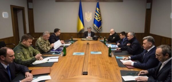 Порошенко провел Военный кабинет по ситуации в Луганске