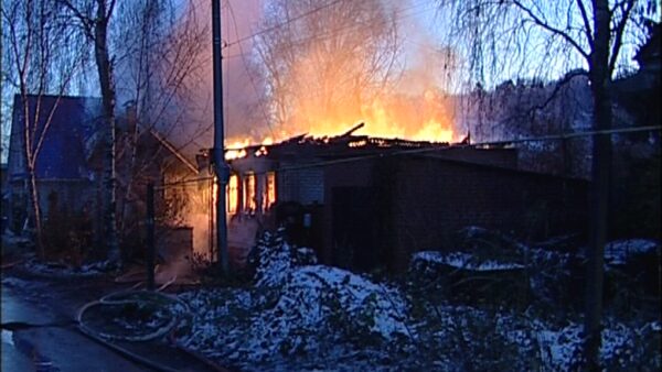 Появились фото пожара в деревне Кузьминка