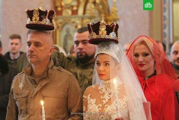 Прилепин обвечался с женой в храме оккупированного Донецка: появилось видео