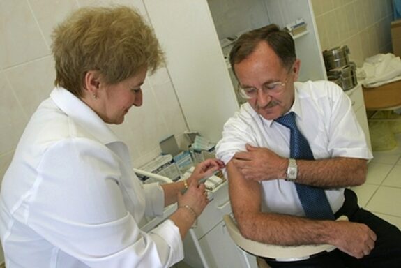 Прививку от гриппа сделали уже 42,5% граждан Подмосковья