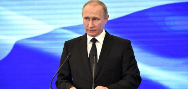 Путин пообещал обсудить обмен пленными с Захарченко и Плотницким