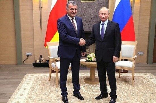Путин пообещал продолжать выделять средства для Южной Осетии