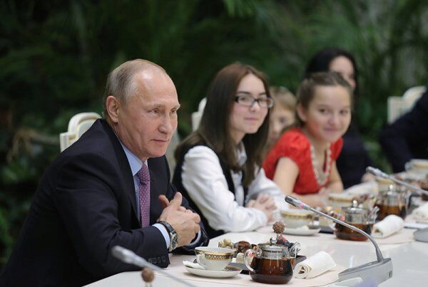 Путин поздравил победителей конкурса «Семья России»
