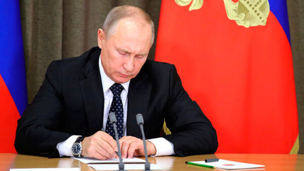 Путин утвердил закон о СМИ — иностранных агентах