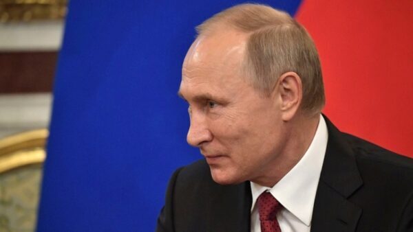 Путин в Петербурге посетит культурный форум и встретится с Атамбаевым