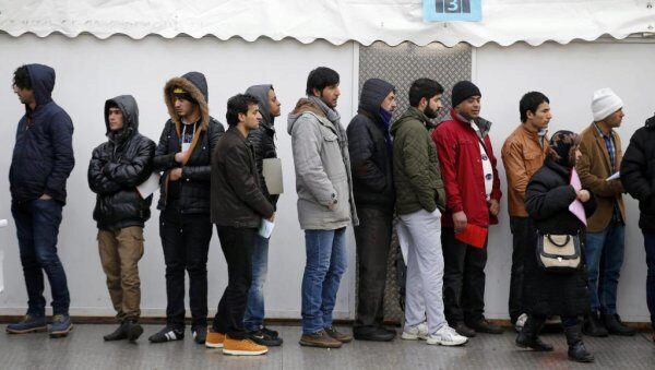 СМИ: Власти ФРГ потеряли местоположение 30 тысяч мигрантов