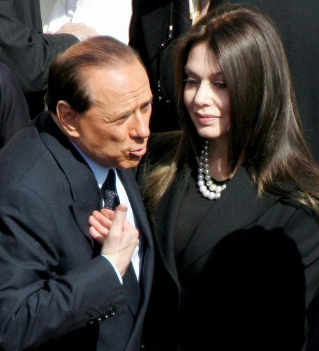 Суд обязал бывшую супругу Берлускони вернуть ему алименты