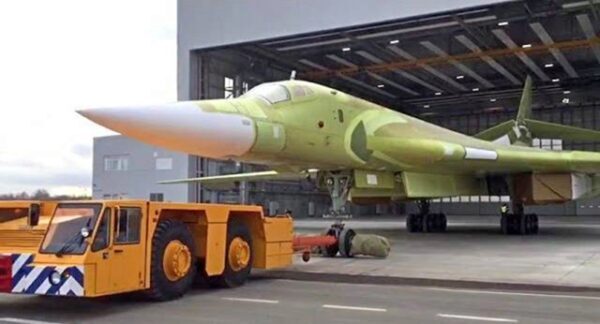 «Суперлебедь»: новый Ту-160М2 выкатили из цеха