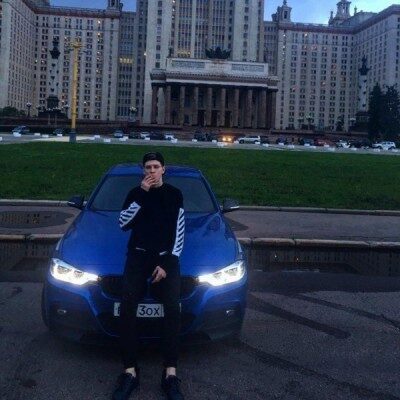 Сын бизнесмена из Подмосковья на BMW объехал пробку у Кремля по тротуару