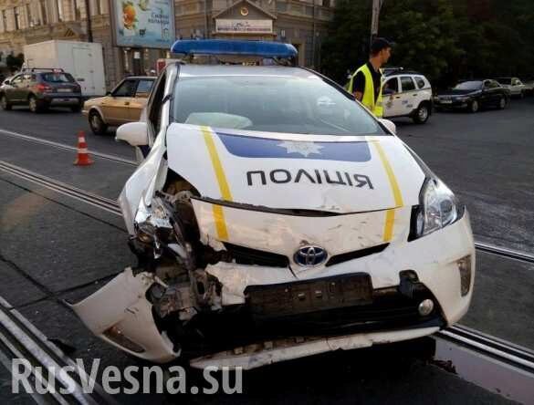 Типичная Украина: В Сумах пьяный полицейский протаранил патрульную машину