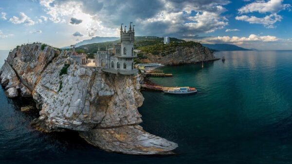Туристы начнут платить за отдых в Крыму с мая 2018 года