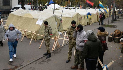 У здания Верховной рады сгорела палатка протестующих