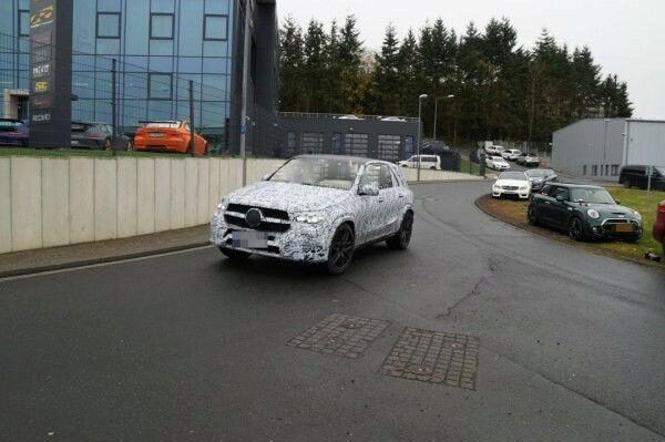 Улучшенный вседорожный автомобиль Mercedes-AMG GLE 63 2019 заметили на тестах