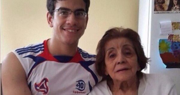 В Аргентине 23-летний студент женился на своей бабушке ради пенсии